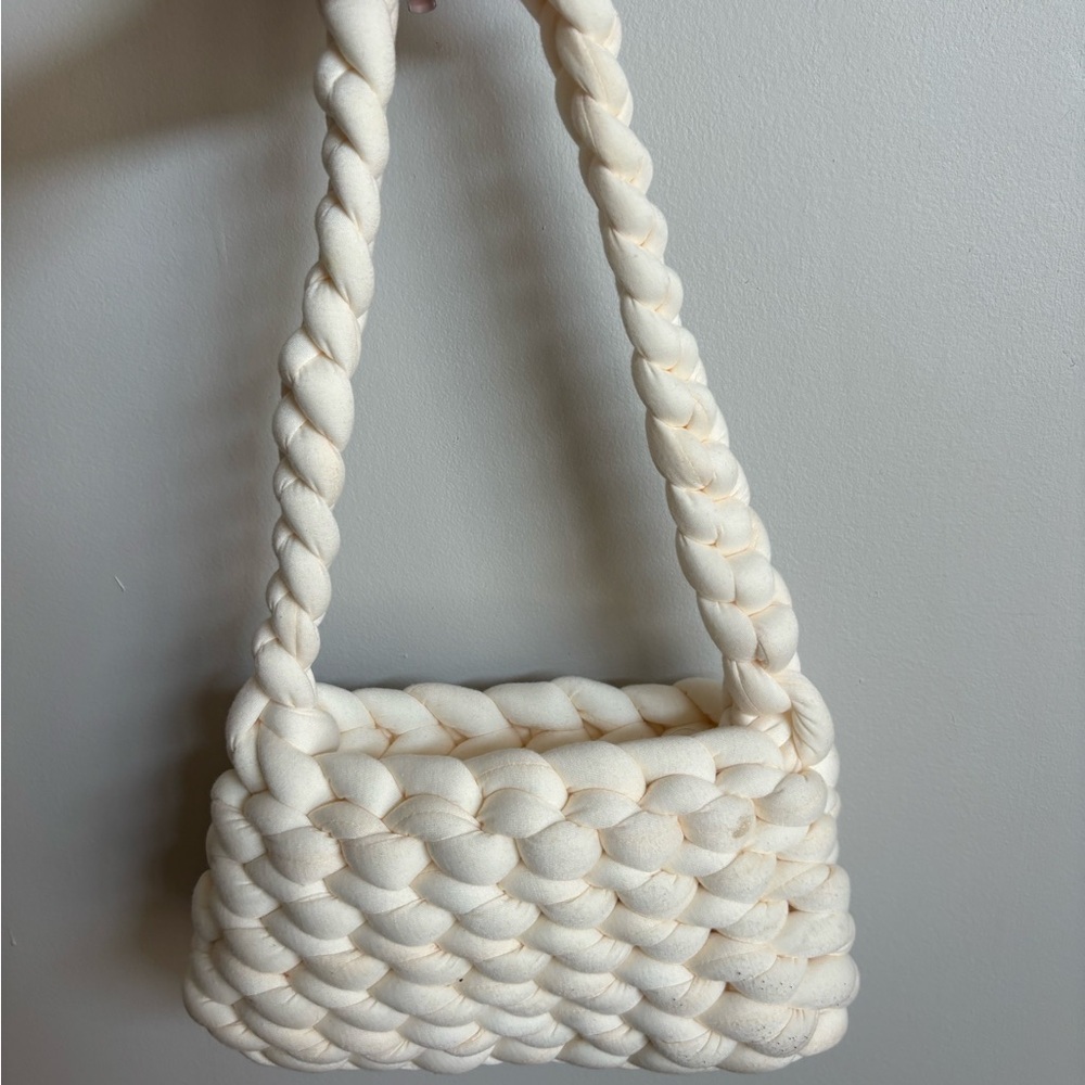 Knitted shoulder bag